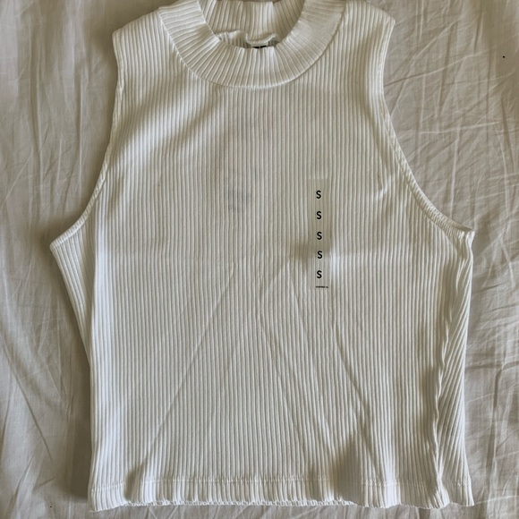 Uniqlo Tops - BNWT Uniqlo high neck crop top tank
